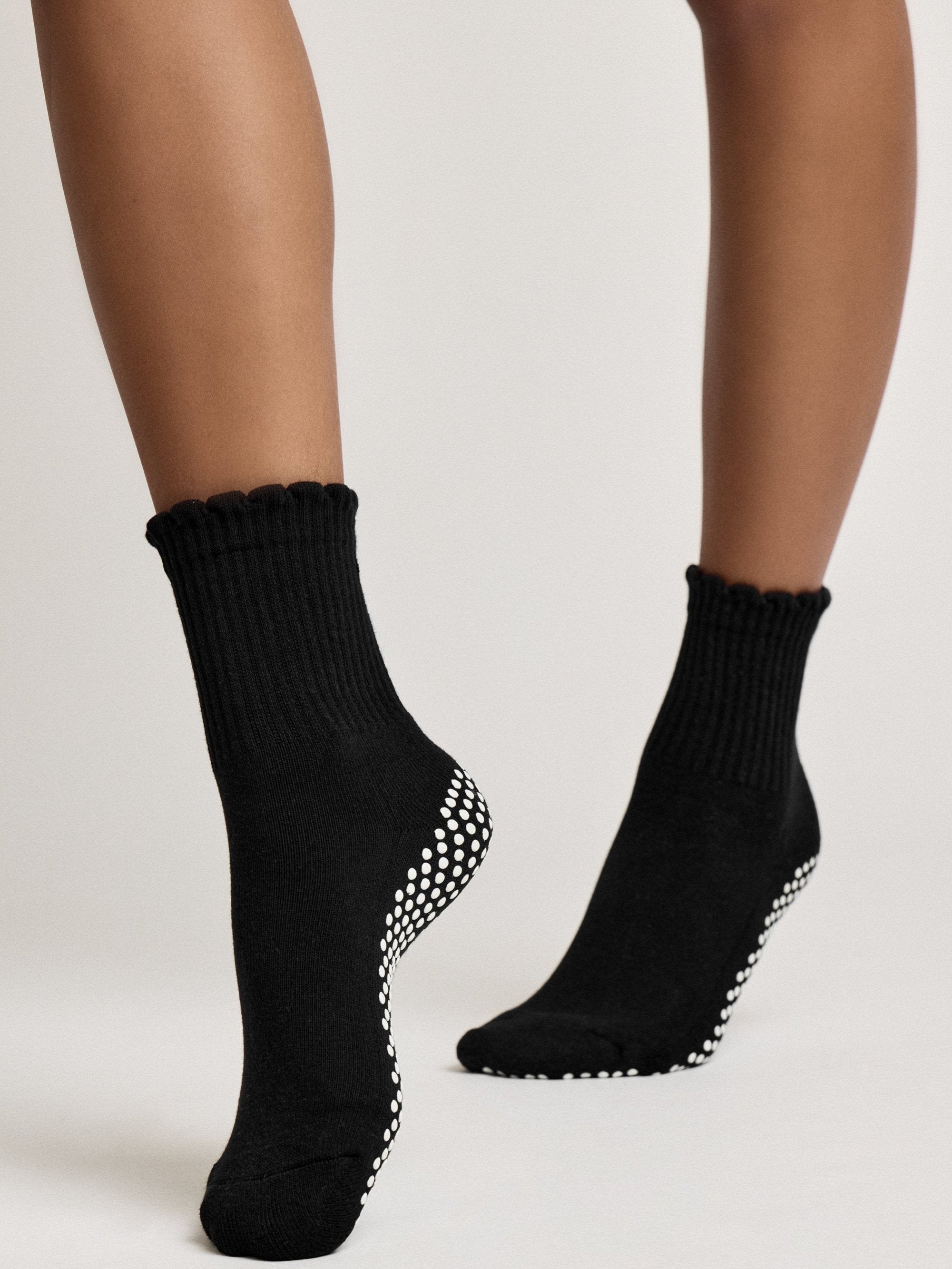 Scallop Edge Crew Grip Sock - Black